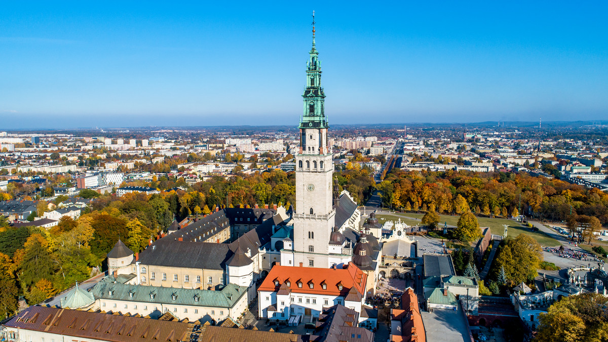 Na Cmentarzu Komunalnym w Częstochowie pogrzebano w piątek szczątki kilkunastu ofiar "krwawego poniedziałku” - jednej z największych zbrodni, popełnionych przez nazistów na początku września 1939 r. Zajmujące miasto wojska niemieckie zamordowały ok. 600 osób.