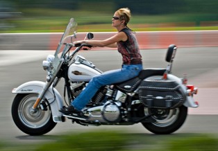 Trump twierdzi, że Europejczycy nie kupują pojazdów z USA. Grubo się myli