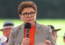 Konwencja PiS w Katowicach. Szydło: My nie potrzebujemy papierowych serduszek