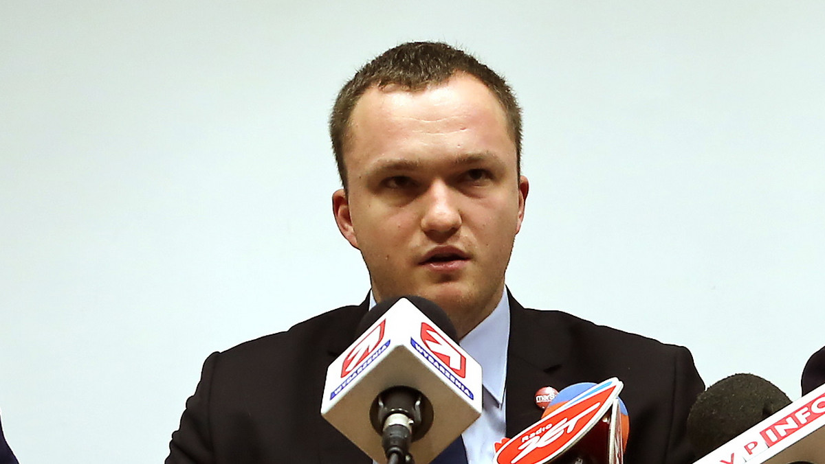 Stołeczna policja przesłała do sądu wniosek o ukaranie grzywną organizatora Marszu Niepodległości Witolda Tumanowicza. Policja twierdzi, że nie stosował się do poleceń i przewodniczył zgromadzeniu po jego rozwiązaniu. Tumanowicz uważa, że zarzuty są nieprawdziwe.