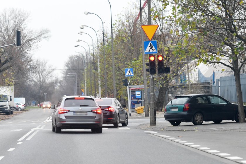 Tak kolumna z prezesem PiS pędziła przez Warszawę