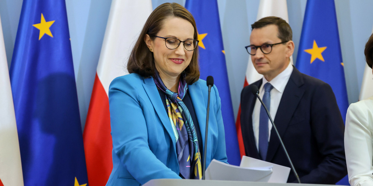 Minister finansów Magdalena Rzeczkowska oraz premier Mateusz Morawiecki.