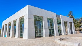 Skandaliczny wpis Instytutu Jad Waszem o Polakach. Szef MSZ, rzecznik rządu i IPN zabrali głos