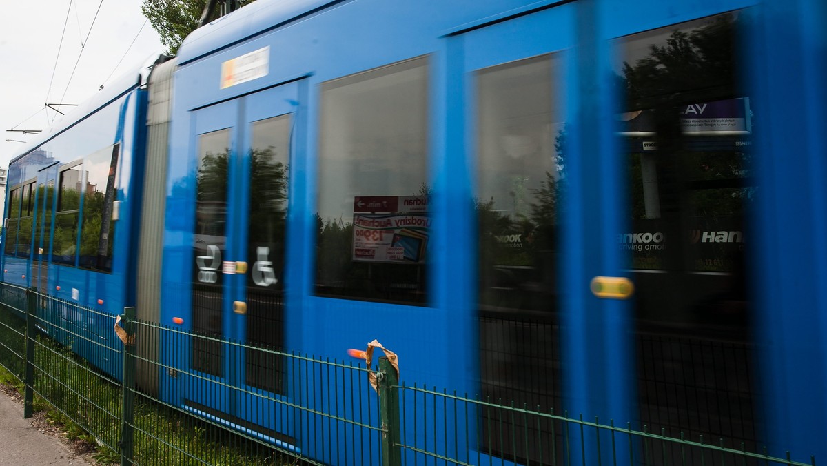 Jak już wcześniej informowaliśmy, pod koniec sierpnia na ulicę Mogilską wrócą tramwaje. Na razie będą kursowały tylko do ronda Czyżyńskiego i dalej Bieńczycką. Znamy też szczegółowy rozkład jazdy komunikacji miejskiej w Krakowie, który zacznie obowiązywać od 1 września.