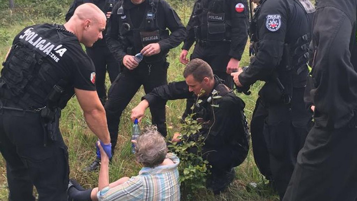 Przez trzy dni ponad 100 policjantów, strażników leśnych, leśników i strażaków brało udział w poszukiwaniach zaginionej 63-letniej mieszkanki gminy Brody. Kobietę udało się odnaleźć wczoraj późnym popołudniem. Wyczerpana i odwodniona trafiła pod opiekę lekarzy.