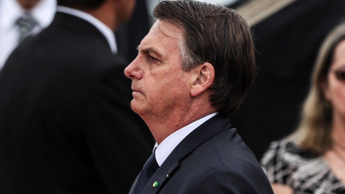 Prezydent Brazylii Jair Bolsonaro zapowiedział reformę krajowego systemu studiów wyższych: doinwestowanie tych studiów, które dają "pracę i dochody", kosztem humanistycznych, ponieważ te jego zdaniem służą głównie "ideologizacji uniwersytetów".