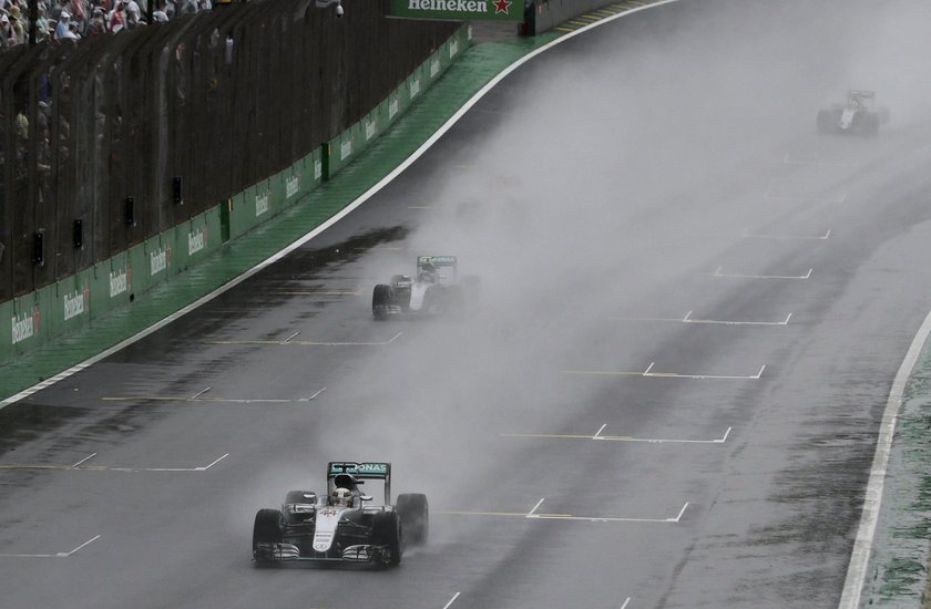 Felipe Massa miał wypadek na Interlagos. Hamilton wygrał GP Brazylii