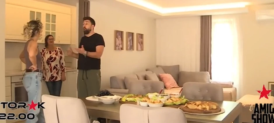 Milica Pavlović sa Ognjenom Amidžićem u rodnom selu