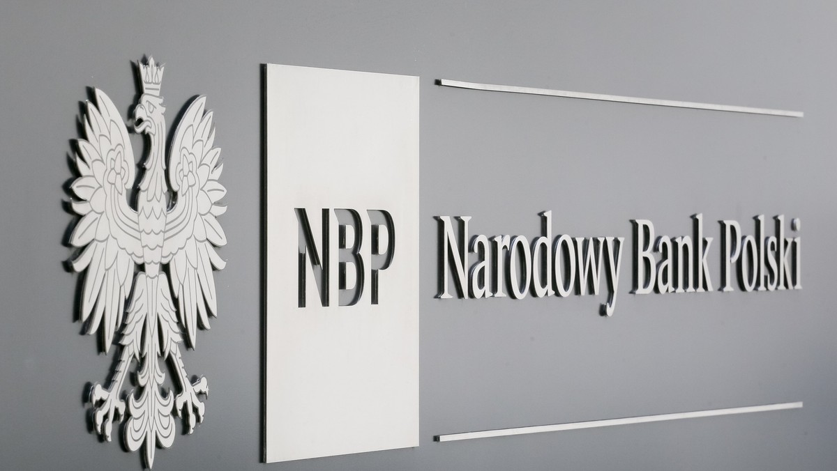 Narodowy Bank Polski chce zablokowania tekstów sugerujących, że prezes banku może mieć związek z aferą KNF - czytamy w "Rzeczpospolitej".