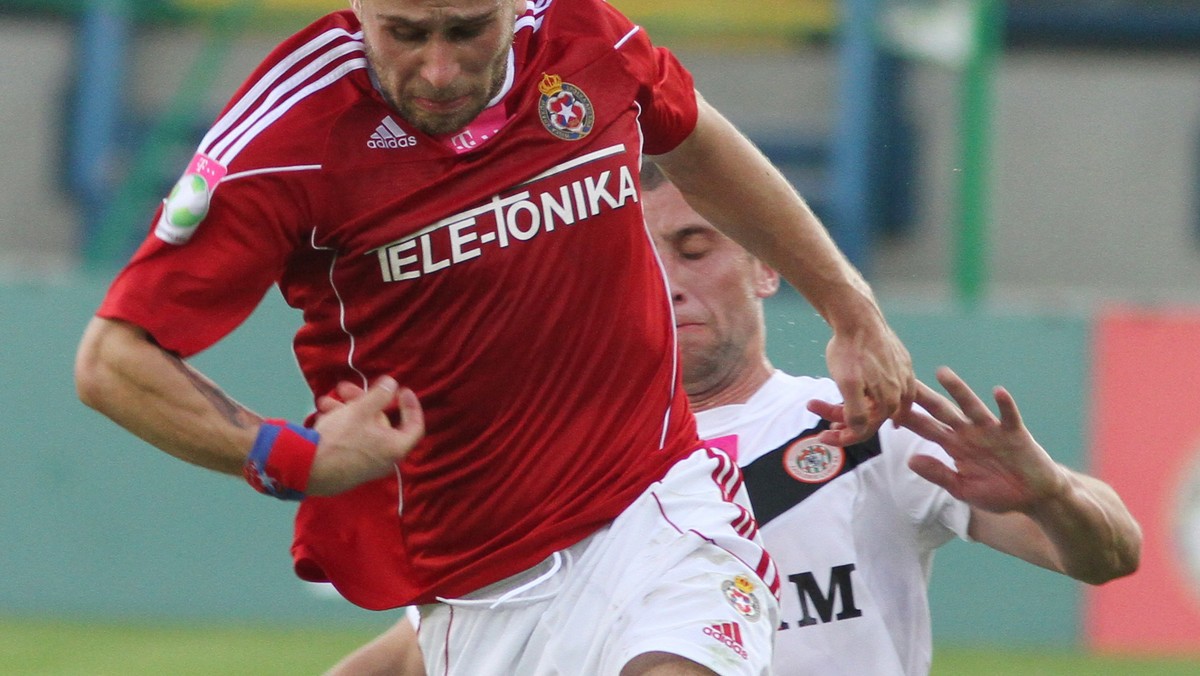 Wisła Kraków wygrała z KGHM Zagłębiem Lubin 1:0 (0:0) w meczu 3. kolejki T-Mobile Ekstraklasy. Remis w ostatnich minutach spotkania zapewnił Jagiellonii Białystok w meczu z Koroną Kielce niezawodny Tomasz Frankowski. Kolejnej porażki doznali natomiast piłkarze ŁKS-u, którzy ulegli Polonii Warszawa.