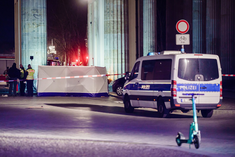Mercedes uderzył w Bramę Brandenburską, miał polskie tablice rejestracyjne