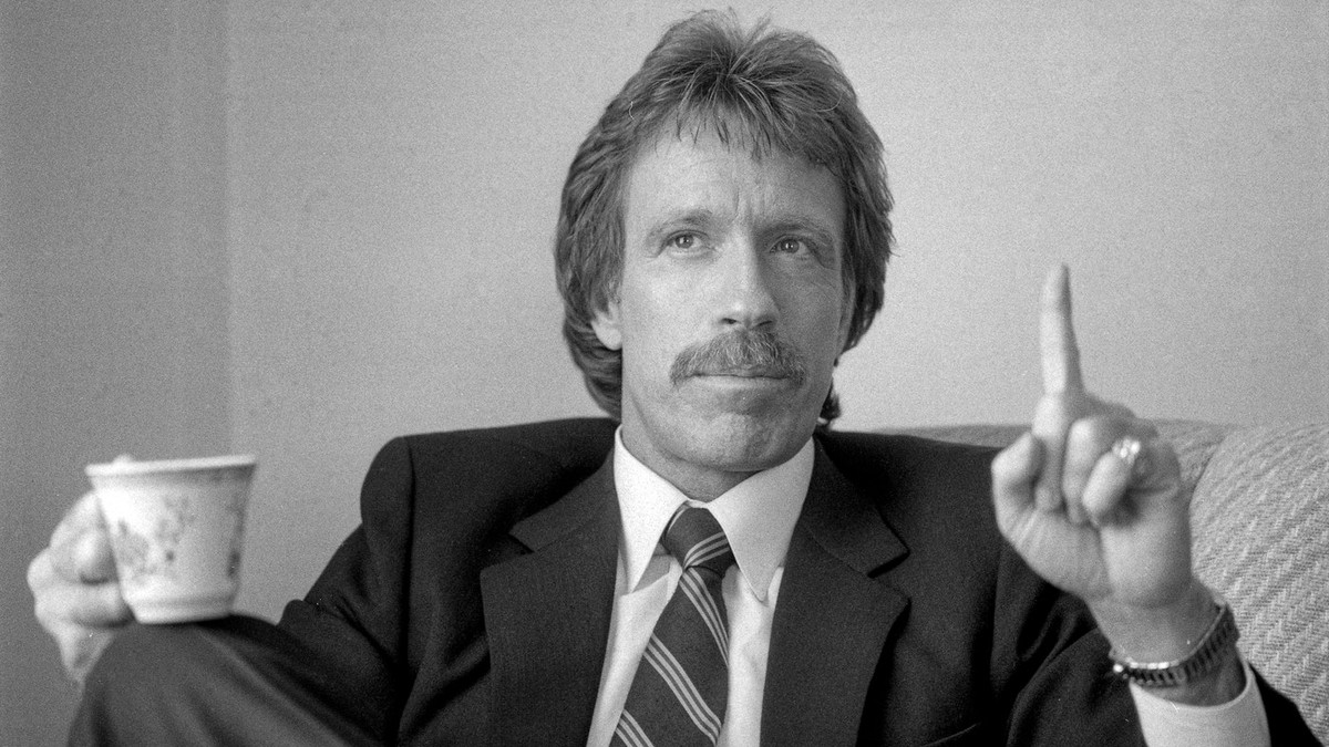 Srbi dali čitulje Čaku Norisu:  Ovako su se fanovi iz naše zemlje oprostili od svog idola