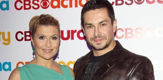 <b>Katarzyna Skrzynecka</b>
<br>
<br>
Także Katarzyna Skrzynecka postanowiła wykorzystać fakt, że jest mamą dwuletniej córki i po porodzie musiała zrzucić zbędne kilogramy. Razem z mężem, trenerem fitnessu, wystąpiła w internetowej kampanii, gdzie zachęcała do zmiany stylu życia. Zapewniała, że dzięki programowi schudła 17 kg w 10 tygodni.
<br>
<br>
Skrzynecka otwarcie przyznała, że wykorzystuje w ten sposób macierzyństwo, ponieważ w wolnym zawodzie matce nie przysługuje płatny urlop macierzyński, a ona musi spłacać kredyt mieszkaniowy.