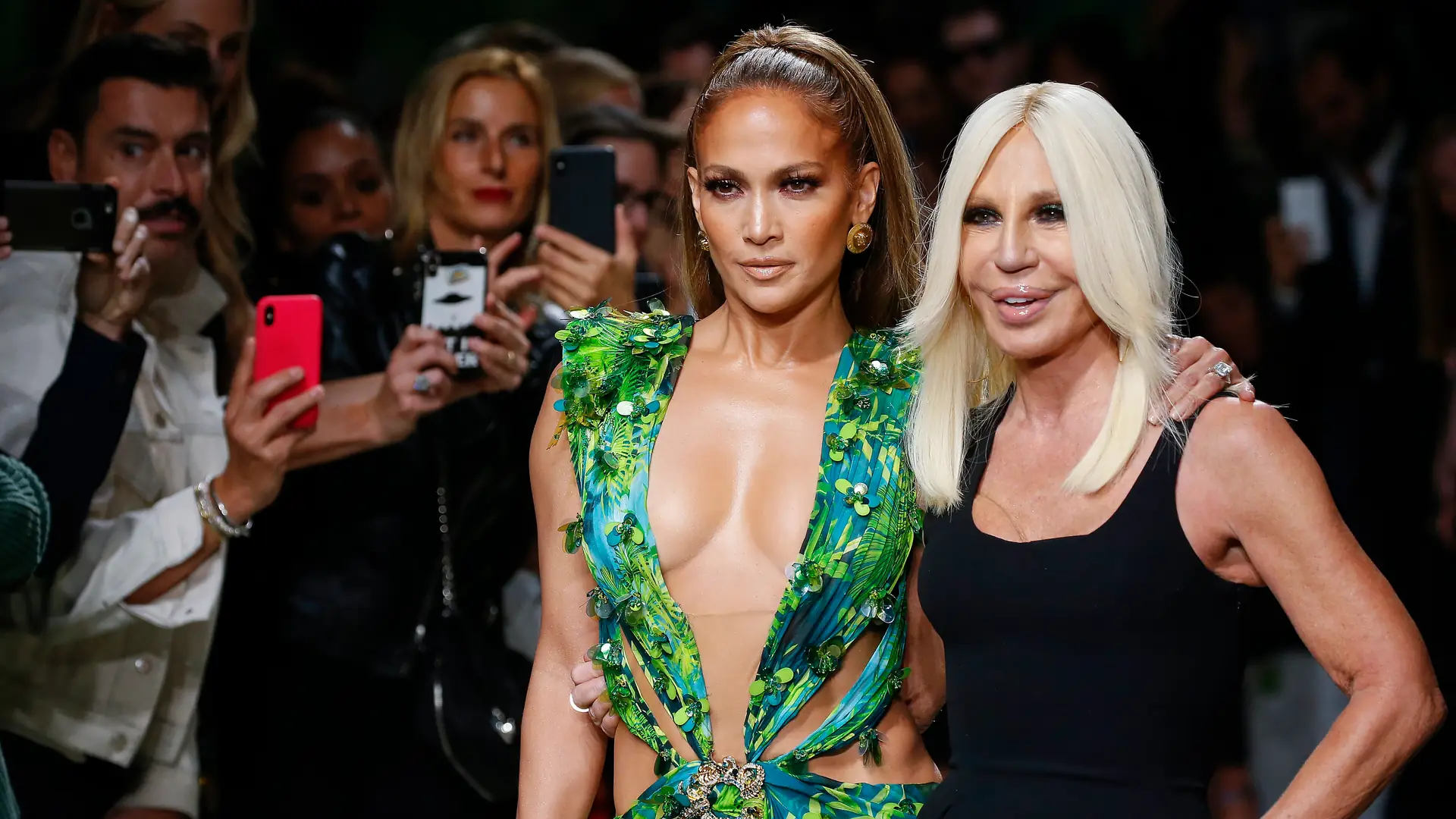 Jennifer Lopez zamknęła pokaz domu mody Versace i zrobiła ukłon w stronę Google