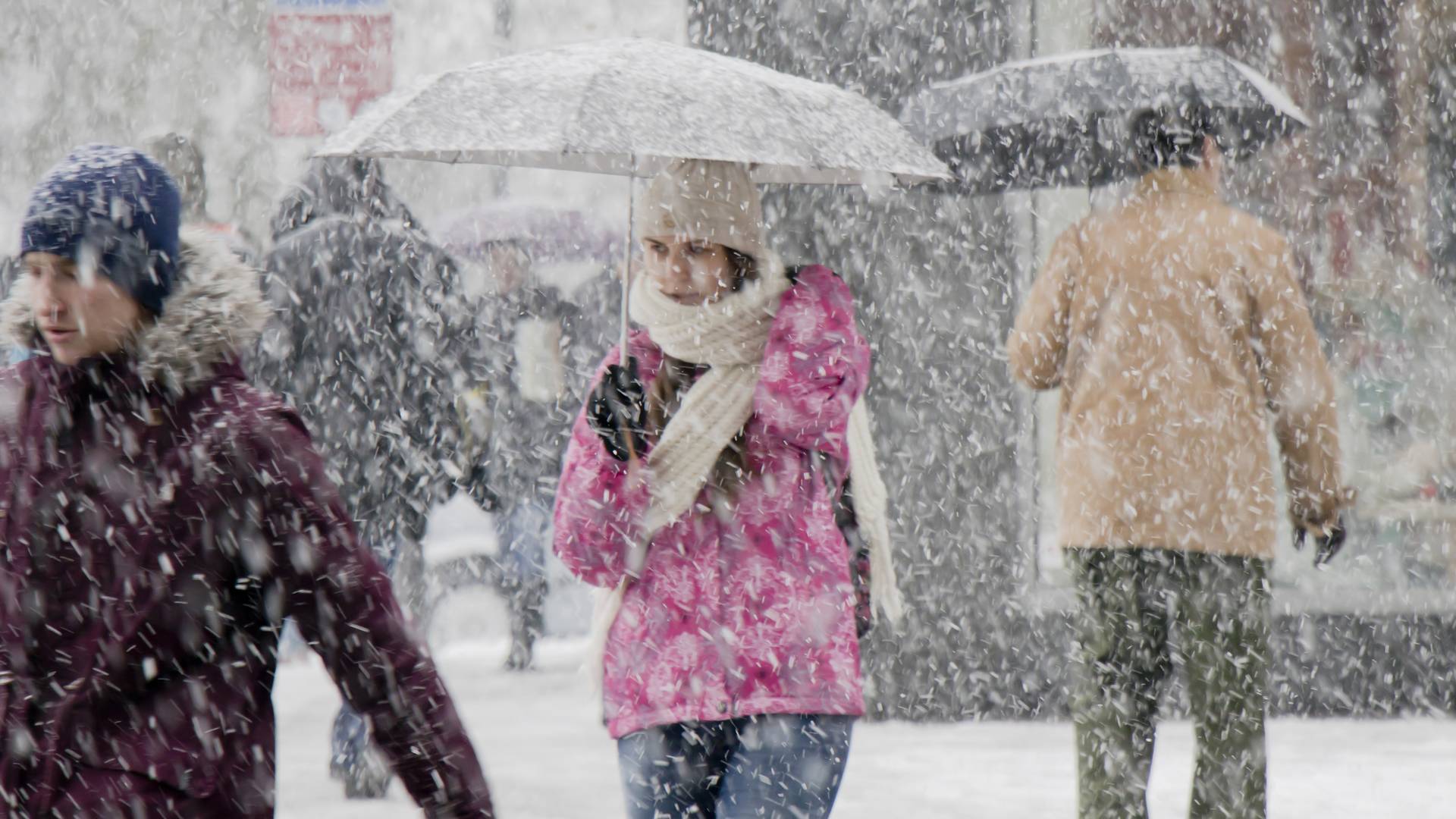 Kiadták a figyelmeztetést: havazás és viharos szél tarolja le hétfőn a fél országot