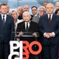 Jarosław Kaczyński z politykami PiS w siedzibie partii na ul. Nowogrodzkiej.