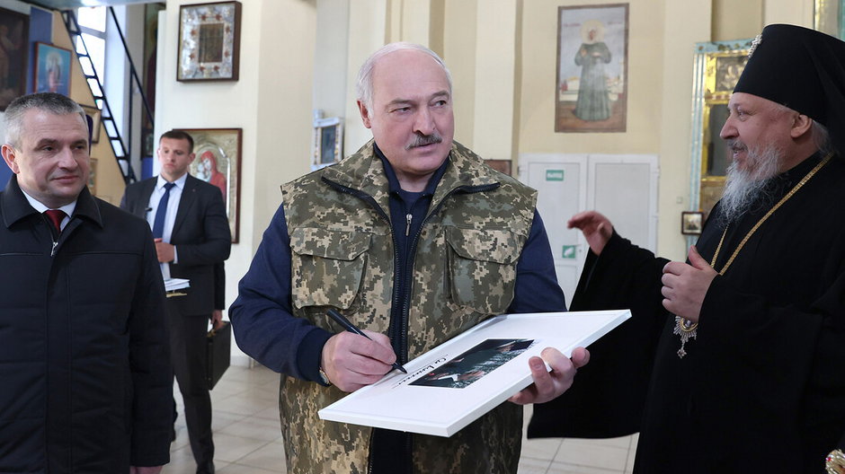 Aleksander Łukaszenko podczas roboczej wizyty w obwodzie homelskim 28 kwietnia 2023 r.