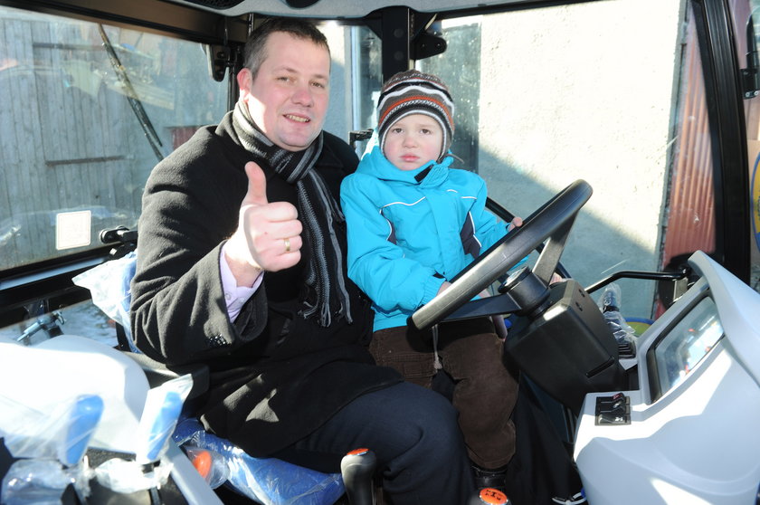 Komornik zabrał mu ciągnik za długi sąsiada z pomocą mu przyszedł New Holland