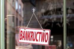 Zadłużeni "milionerzy" i efekt domina. Giganci nie płacą, mali upadają