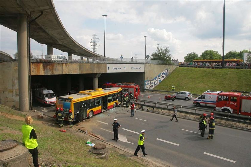 Masakra w stolicy! Autobus z dziećmi spadł ze skarpy!