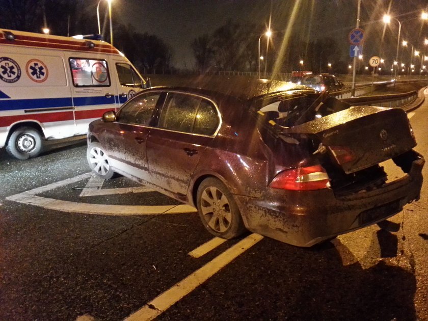 Wipler wymusił pierwszeństwo i skasował auto!