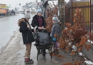  Tri sestrice izgubile majku sa kojom su svake godine prodavale badnjake 