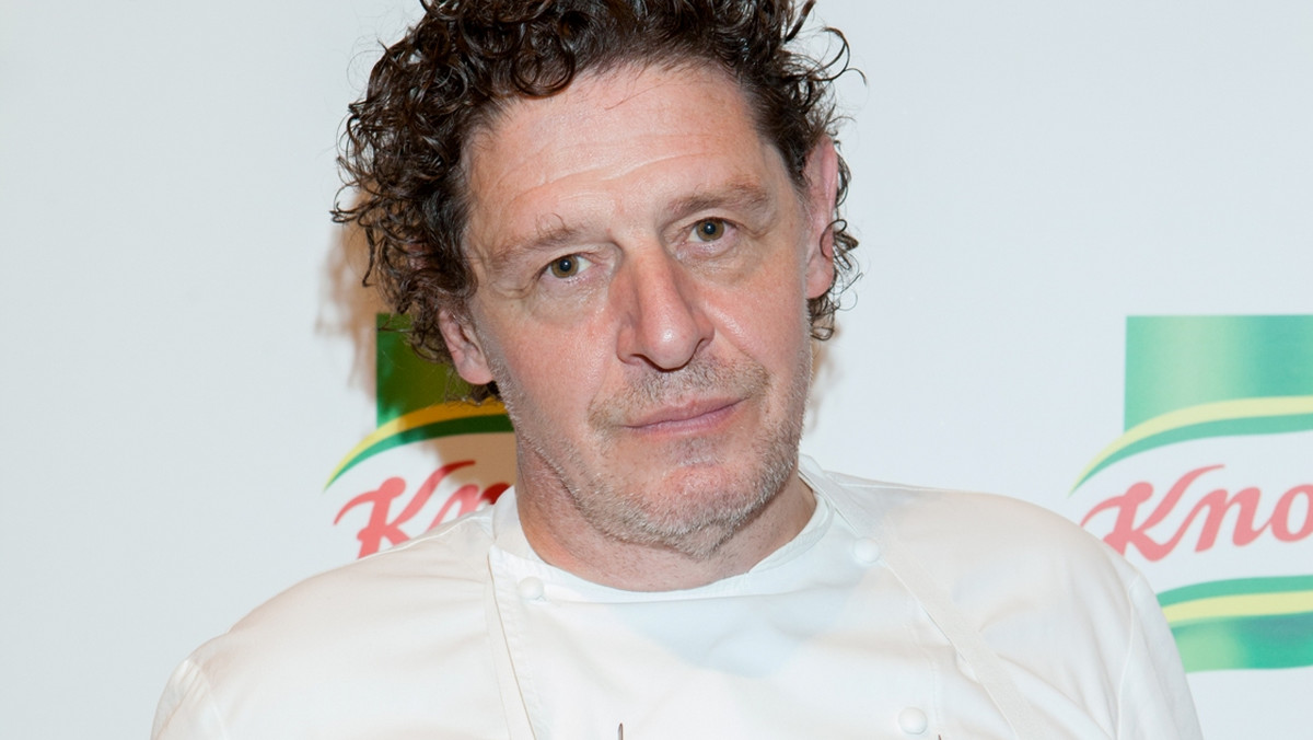 To był wyjątkowy dzień - 14 października 2014 r. Polskę odwiedził Marco Pierre White, jeden z najsłynniejszych szefów kuchni na świecie, kulinarny geniusz i ambasador Bulionetki do duszonych dań Knorr. Na specjalnej konferencji prasowej pokazywał, jak przyrządzać znakomite dania duszone.