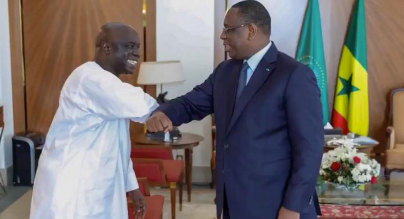 Macky Sall reçoit Idrissa Seck (g), le 24 mars au palais présidentiel à Dakar