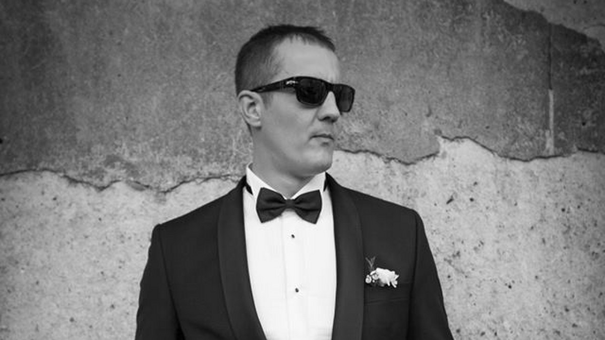 Bosski Roman powraca i publikuje swój nowy, ósmy już album „Bang &amp; Classic”. Kiedyś raper Firmy, a dziś lider Drużyny Mistrzów w swoich tekstach ukazuje sprzeciw wobec otaczających nas patologii, motywuje młodych ludzi do działania czy też promuje sport.