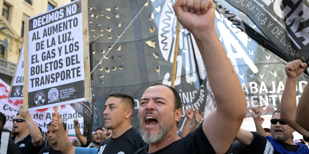 Protest przeciwko polityce nowego argentyńskiego prezydenta