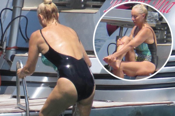 SLIKE LEPE BRENE U KUPAĆEM SA JAHTE MORATE DA VIDITE Telo kao praćka, noge 113 cm, u sedmoj deceniji izgleda MOĆNO I GLAMUROZNO (FOTO)