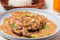 Pyszny obiad na czwartek. Podajemy przepis, Ty gotujesz. Kruchy schab z grzybami