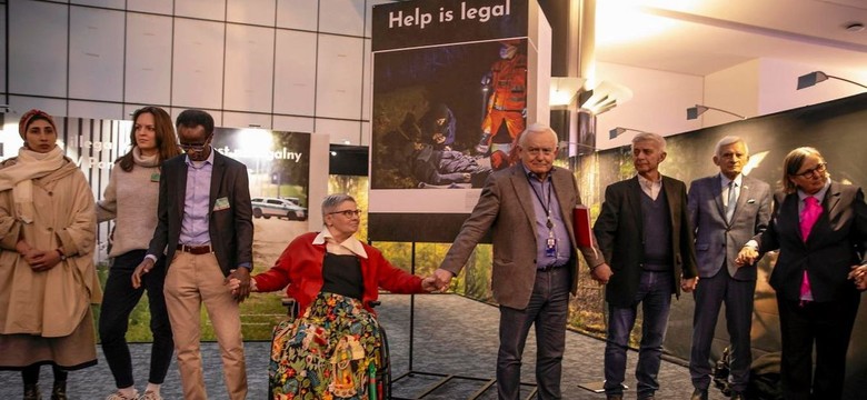 Wystawa Ochojskiej o pushbackach wywołała burzę. Ostra krytyka ze strony PiS