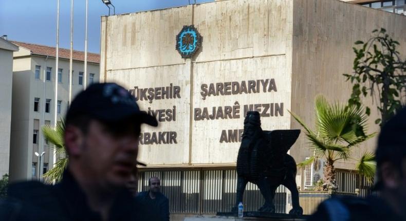 Turkish riot police stand in front of the city hall in Diyarbakir on December 3, 2016, prior to the removal of the municipality logo from the facade of the building