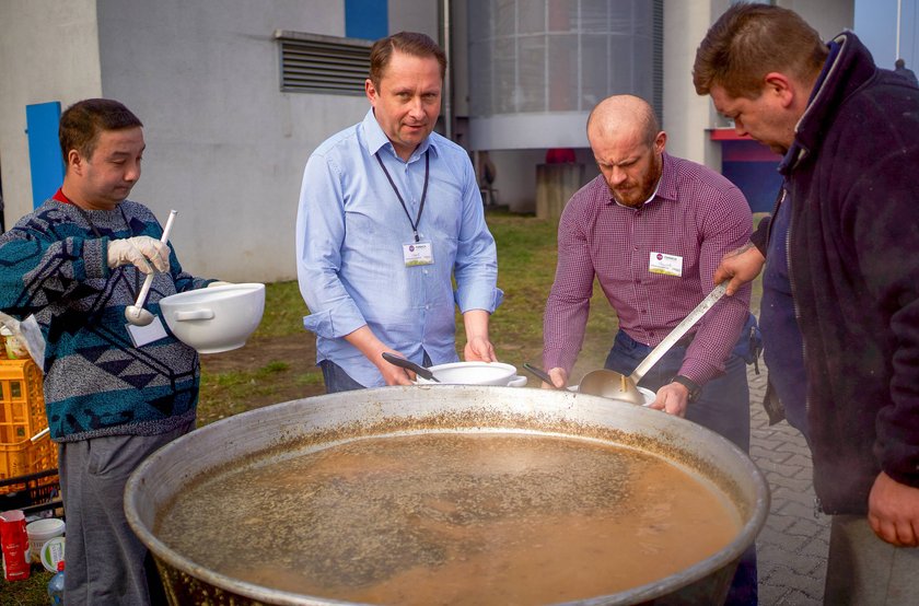 Kamil Durczok na śniadaniu dla samotnych w Chorzowie