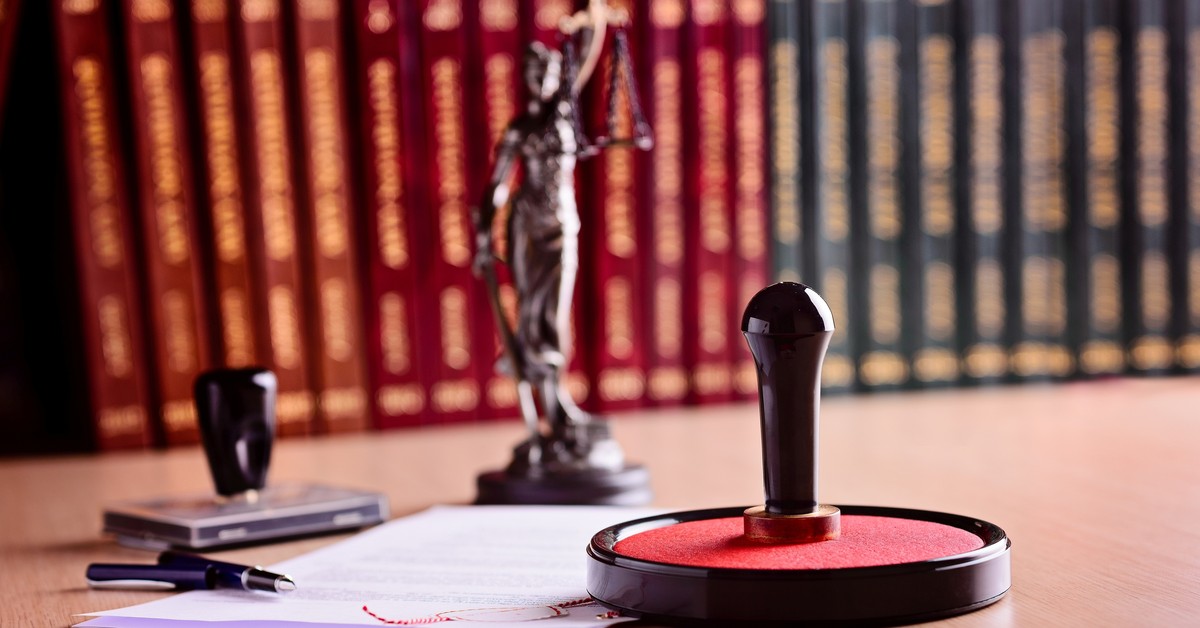 Jeżeli masz zamiar kupić lub sprzedać nieruchomość, lepiej zadbaj aby ten istotny zapis znalazł się w akcie notarialnym – to może uchronić Cię przed sporymi problemami!