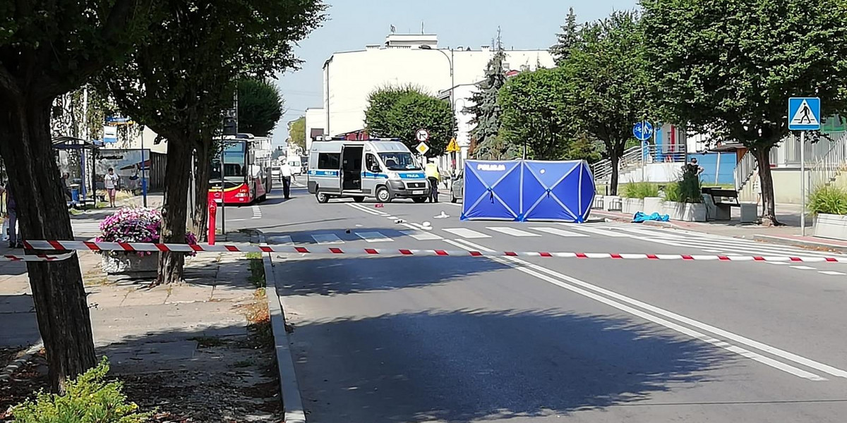 Tragedia w Zgierzu. Rozpędzone auto wjechało w piesze