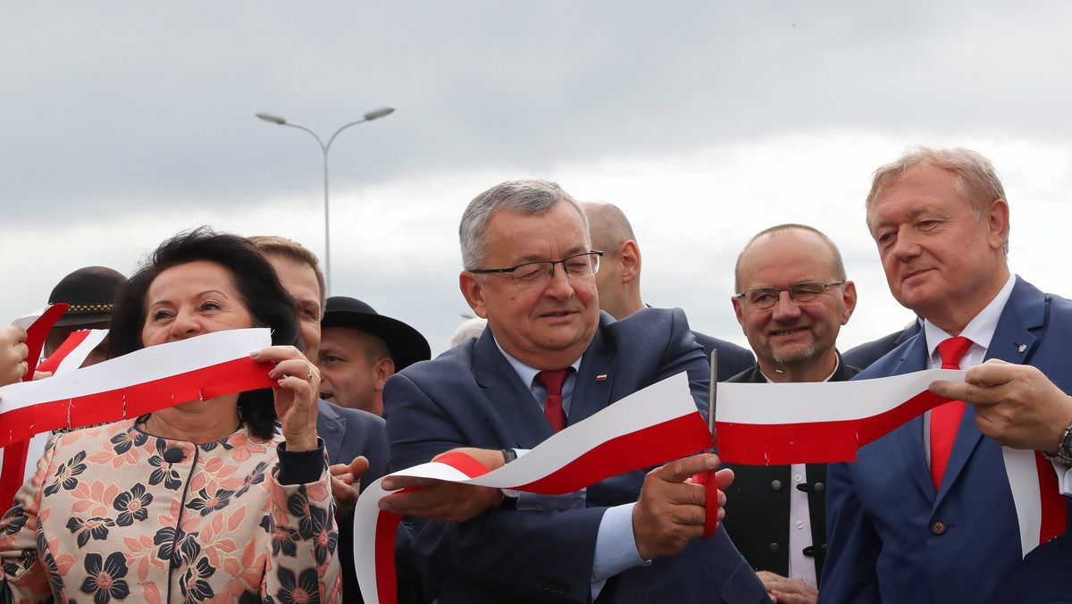 Minister Andrzej Adamczyk otwarł nowy odcinek zakopianki w Skomielnej Białej