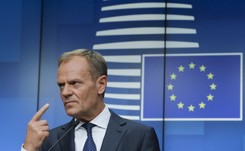 Tusk: Wyprowadzają Polskę z UE... Mazurek: Żałosne konwulsje lipnego moralisty