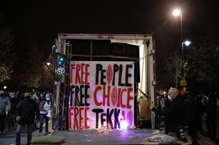 Świat konserwatywnych wartości z początku lat 90-tych odchodzi. Czy pociągnie za sobą PiS?