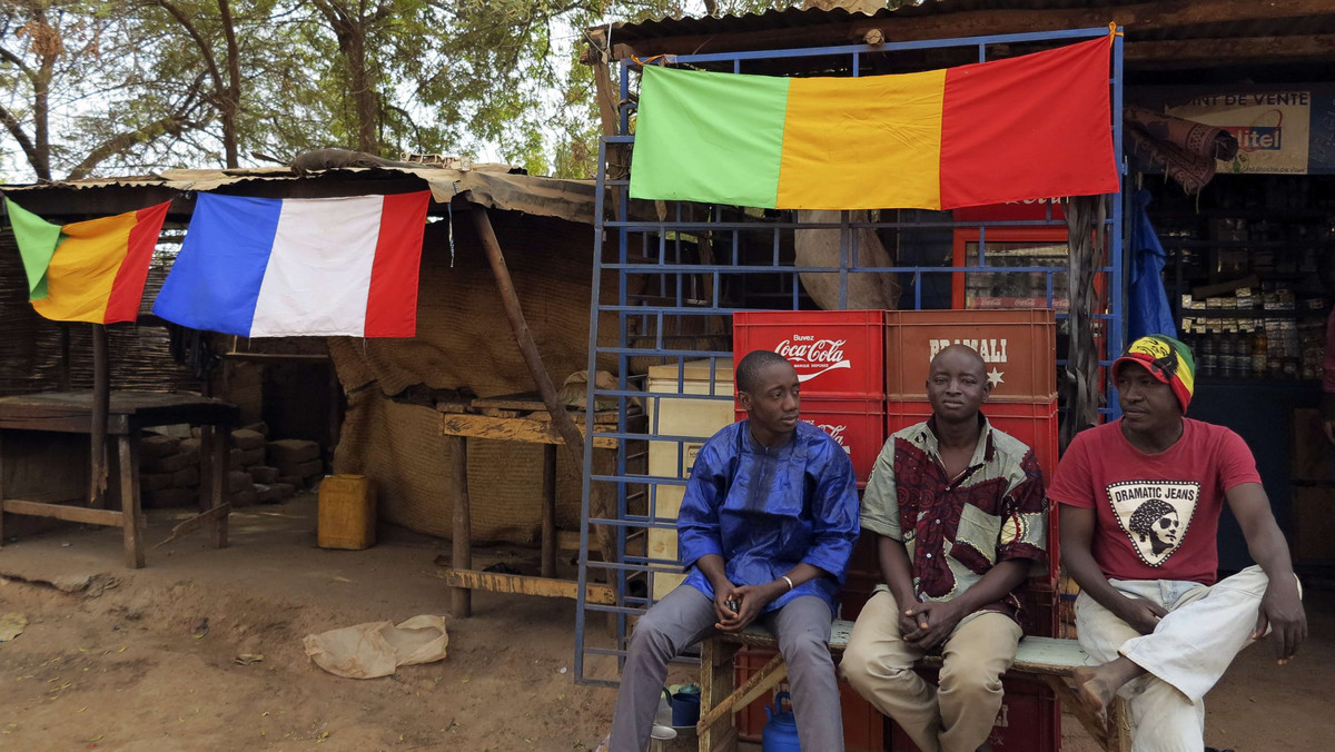 Zamknięte granice i brak dostępu do niektórych rejonów kraju to główne problemy w niesieniu pomocy humanitarnej w Mali. Według KE pomoc żywnościowa może być niezbędna dla 4-5 mln ludzi; wkroczenie francuskich wojsk nie spowodowało natomiast fali uchodźców.