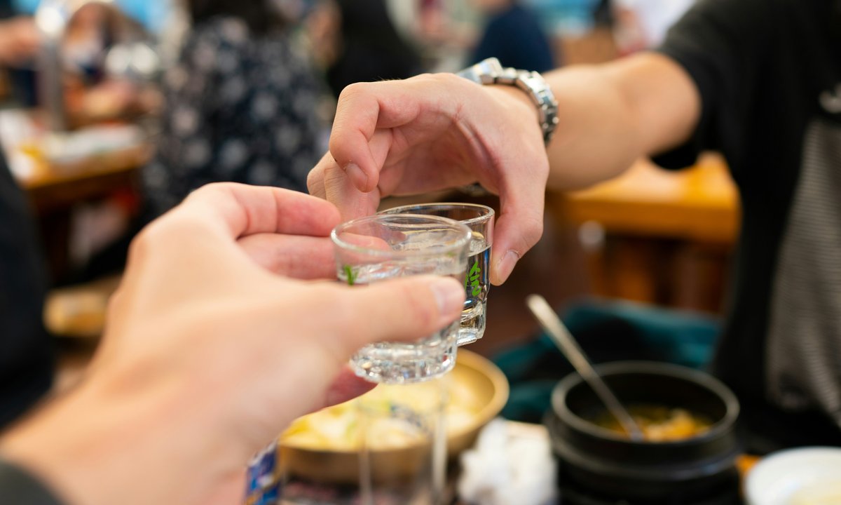 Środki na kaca podbijają Koreę Południową. "Są elementem wieczornej etykiety"