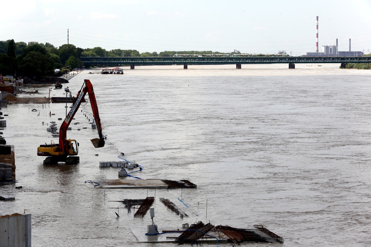 Wisła w Warszawie - przekroczony stan alarmowy