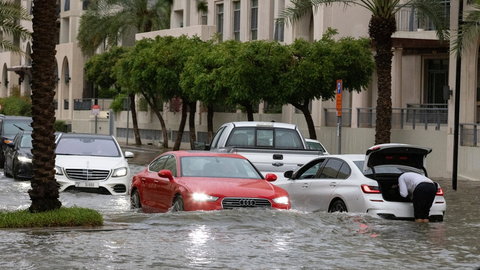 Wielka powódź w Dubaju to efekt zasiewania chmur? Obalamy mit - SmogLab
