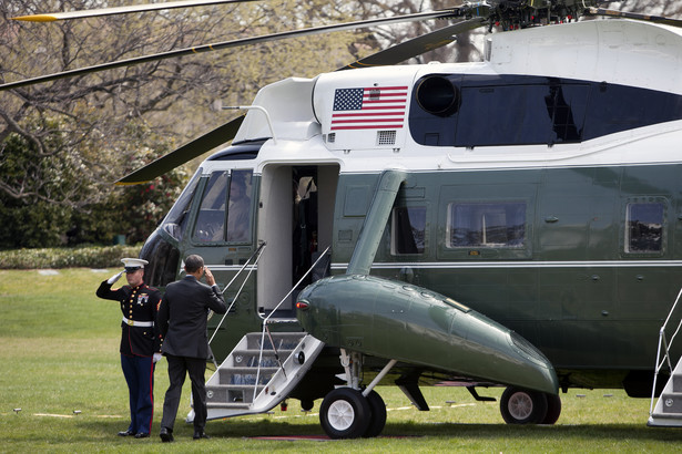 Prezydent Obama wsiada na pokład Marine One