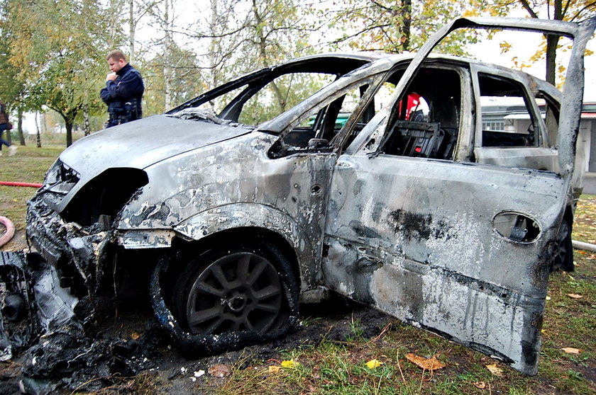 Próbował suszyć auto