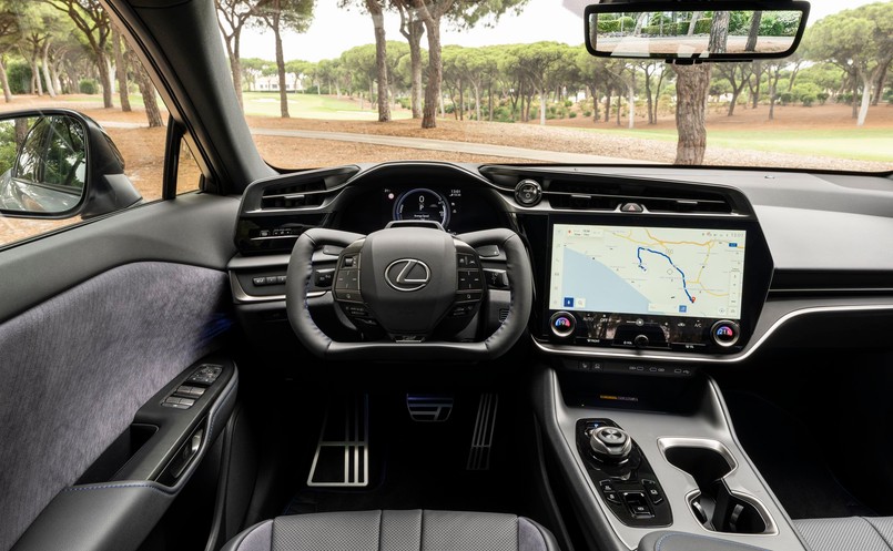 Nowy Lexus RZ 550e F SPORT