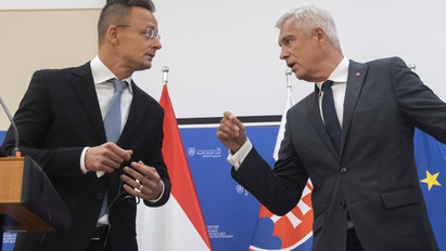 Kiborult a szlovák külügyminiszter:  magyar pénzek miatt áll a bál – Szíjjártó hárított és újabb ígéreteket tett