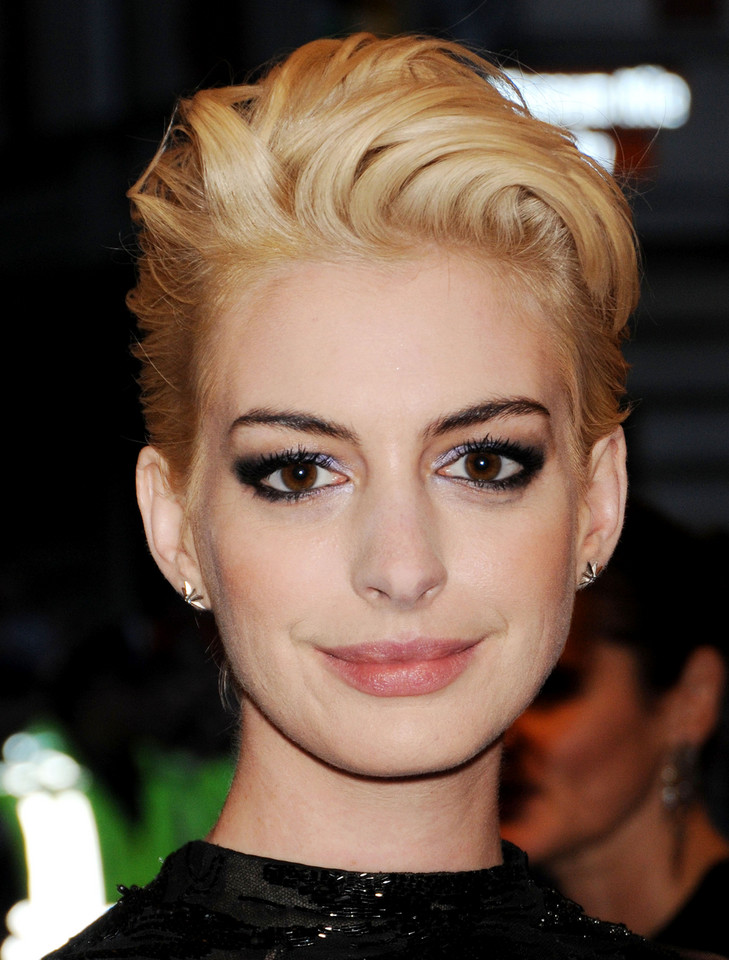 Anne Hathaway blondynką