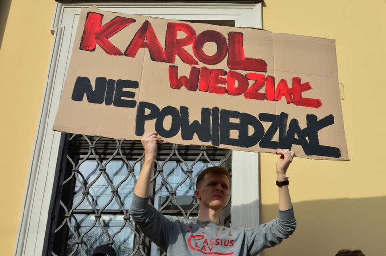 Inicjatywa "Dość milczenia" organizuje od kilku lat protesty pod krakowską kurią